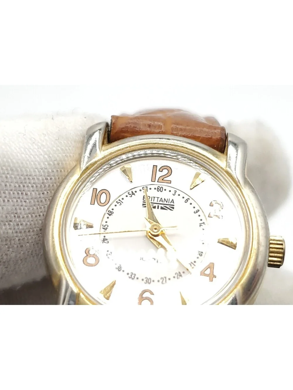 Brittania Quartz Womens Watch New Battery Gold Tone Brown Band 18mm